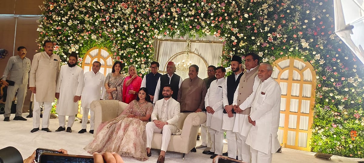 लखनऊ में शाही अंदाज में हुई रिंकू सिंह और प्रिया सरोज की सगाई, आशीर्वाद देने अखिलेश-जया समेत पहुंचीं कई हस्तियां
