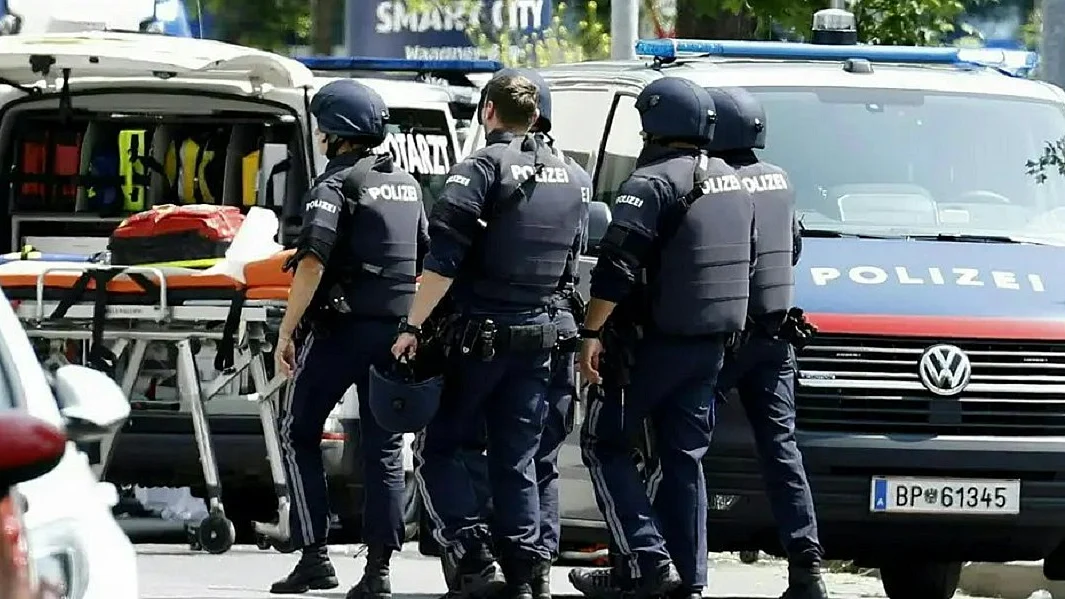 ऑस्ट्रिया के स्कूल में गोलीबारी में आठ छात्रों समेत नौ लोगों की मौत, हमलावर को पुलिस ने किया ढेर