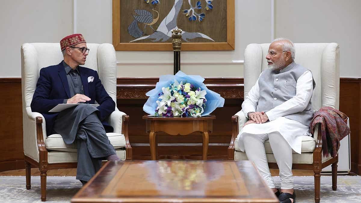 जम्मू-कश्मीर के मुख्यमंत्री उमर अब्दुल्ला, प्रधानमंत्री नरेंद्र मोदी के साथ