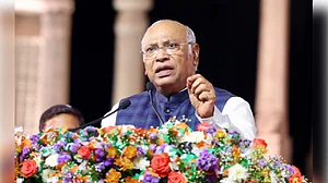 खड़गे ने लोकसभा उपाध्यक्ष के रिक्त पद को लेकर सरकार को घेरा, कहा- पीएम मोदी को लोकतंत्र पर बोलने को कोई हक नहीं