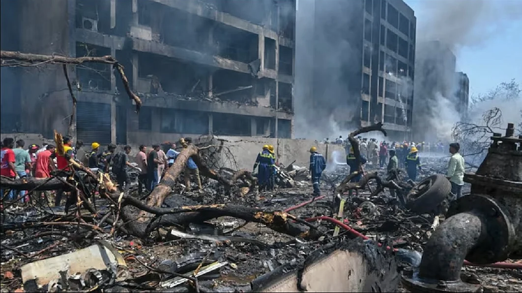 अहमदाबाद प्लेन क्रैशः क्या होता है ब्लैक बॉक्स, जो बता देता है हादसे की वजह, जानें कैसे बचा रहता है सुरक्षित