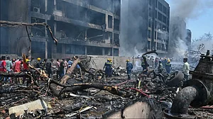 अहमदाबाद प्लेन क्रैशः क्या होता है ब्लैक बॉक्स, जो बता देता है हादसे की वजह, जानें कैसे बचा रहता है सुरक्षित