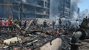 अहमदाबाद विमान हादसा: विमान का ब्लैक बॉक्स मिला, अब खुलेंगे हादसे के राज़?