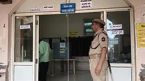 चार राज्यों की पांच विधानसभा सीटों पर उपचुनाव के लिए मतदान जारी, सुरक्षा के पुख्ता इंतजाम