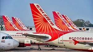 प्लेन क्रैशः एयर इंडिया 16 अंतरराष्ट्रीय मार्ग पर उड़ानें कम करेगी, तीन विदेशी शहरों के लिए सेवा निलंबित