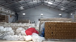 इजरायल-ईरान संघर्ष से देश के चावल निर्यातकों को नुकसान, एक्सपोर्ट रुका, कीमत में आई गिरावट