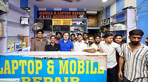 विनिर्माण रिकॉर्ड निचले स्तर पर, नए विचारों के बिना प्रधानमंत्री ने 'सरेंडर' कर दिया: राहुल गांधी