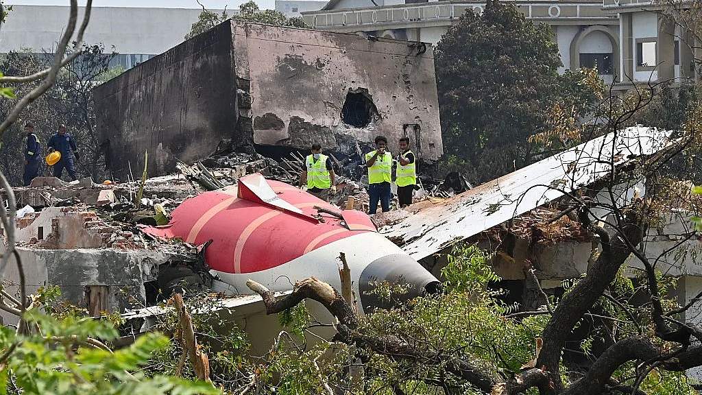 एयर इंडिया विमान हादसे से उठते सवाल और पूरे विमानन उद्योग की जांच जरूरत