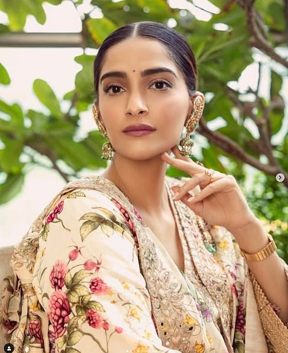 सिनेजीवन: चिरंजीवी बोले- धनुष को मिले बेस्ट एक्टर का नेशनल अवॉर्ड जरूर और सोनम कपूर ने दिखाई नए लुक की झलक