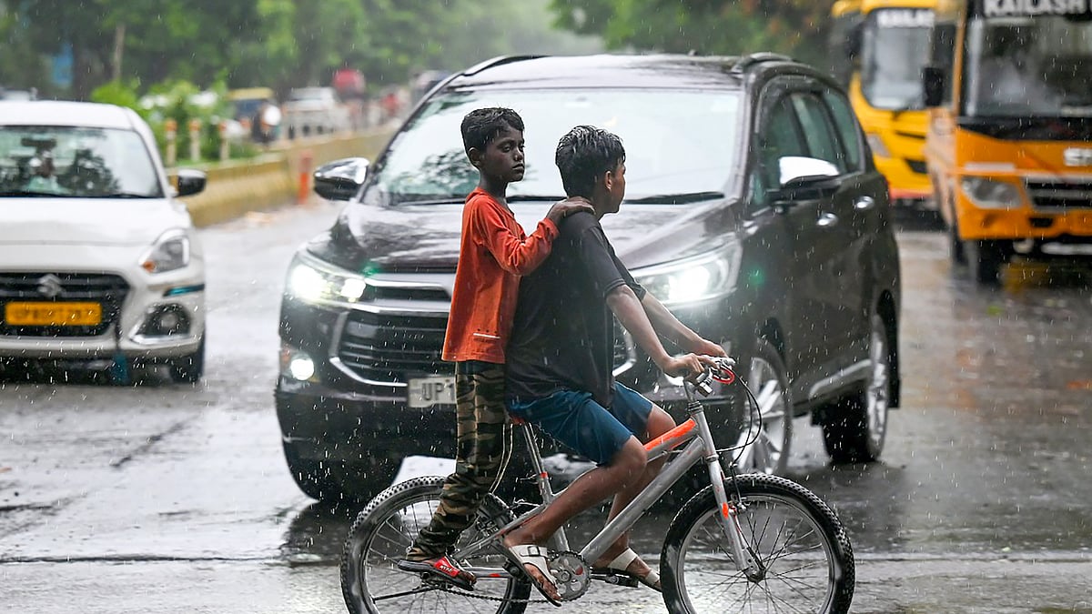 दिल्ली एनसीआर में इस हफ्ते हो सकती है गरज चमक के साथ बारिश