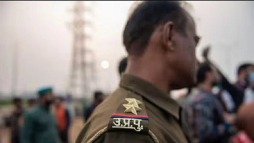 वाराणसी में अफवाह फैलाने के आरोप में छह पत्रकारों के खिलाफ FIR दर्ज, कांग्रेस ने सरकार को घेरा