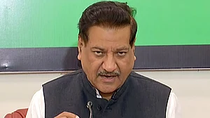 मूल मुद्दों से ध्यान भटकाने के लिए भाषा विवाद भड़काया जा रहा है, पृथ्वीराज चव्हाण ने सरकार को घेरा