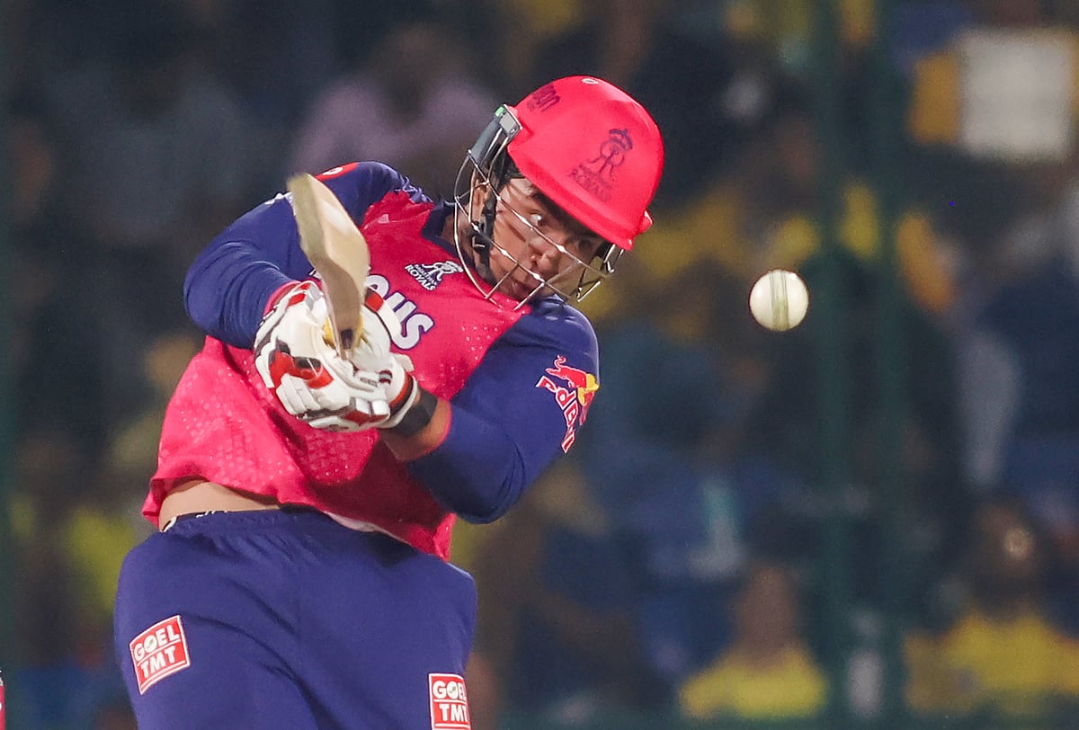 खेल: सूर्यवंशी की आतिशी पारी, भारत अंडर-19 ने इंग्लैंड को रौंदा और नजमुल शांतो ने छोड़ी बांग्लादेश की कप्तानी 