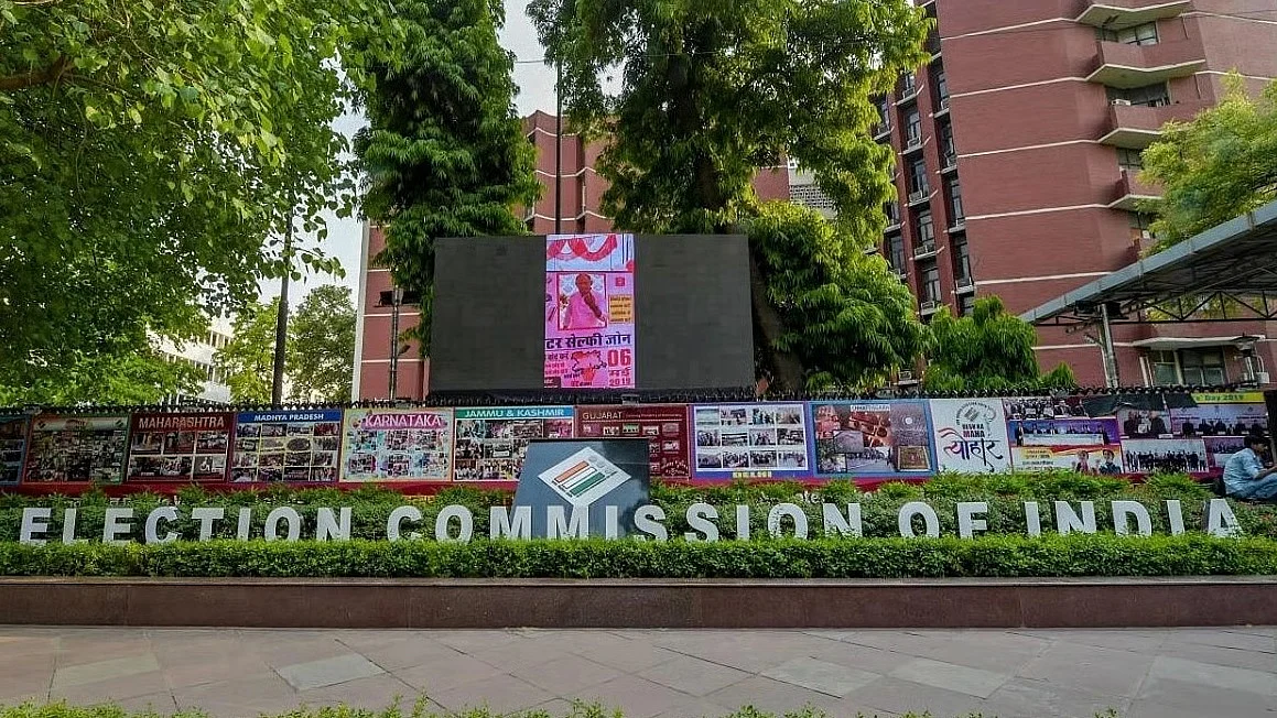 बिहारः 4.96 करोड़ वोटर्स को नहीं देना होगा कोई दस्तावेज, 2003 की मतदाता सूची चुनाव आयोग की वेबसाइट पर अपलोड