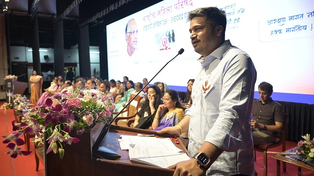 महाराष्ट्रः रोहित पवार ने फडणवीस सरकार को बताया गजनी सरकार, कहा- उसकी तरह अपने  सभी वादों को भूल गई है