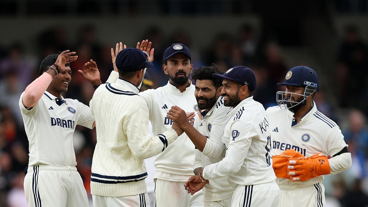 पूर्व कोच रवि शास्त्री ने कहा कि टेस्ट सीरीज में वापसी के लिए टीम इंडिया को तुरंत पलटवार करना चाहिए।