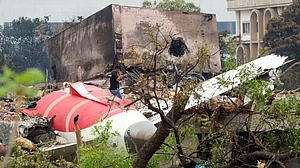 अहमदाबाद प्लेन क्रैश मामला: जल्द खुलेगा राज? AAIB ने सरकार को सौंपी प्राइमरी जांच रिपोर्ट