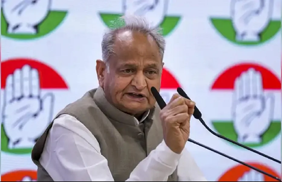 अशोक गहलोत ने PM पर किया पलटवार, कहा- कांग्रेस के बारे में टिप्पणी करने से पहले अपना घर संभालें मोदी 