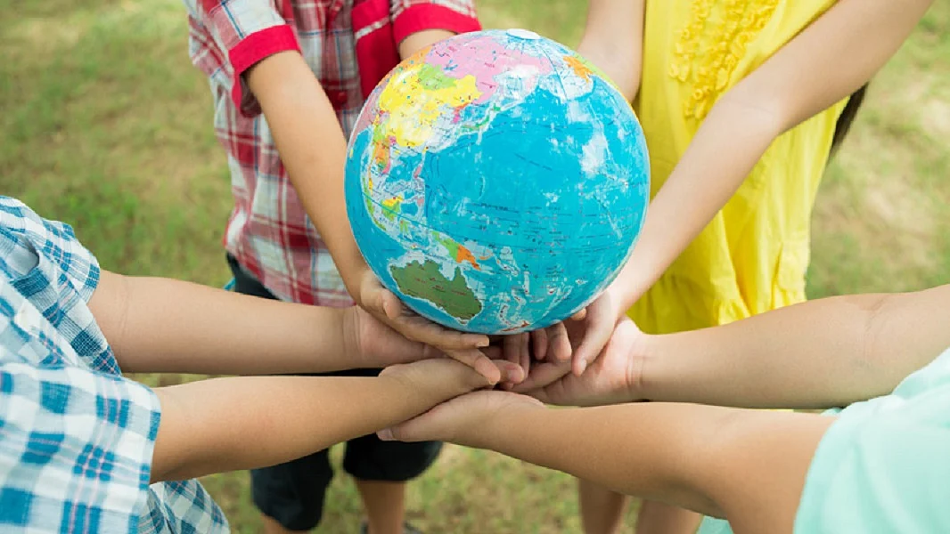 बढ़ते युद्धों के बीच खतरे में धरती की जीवनदायिनी क्षमता, रक्षा के लिए विश्व स्तर पर अभियान की जरूरत