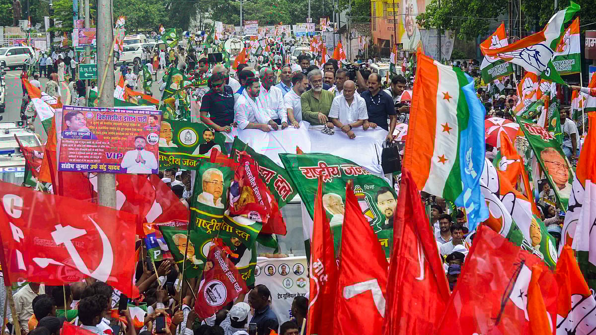 राहुल गांधी ने पटना में निर्वाचन आयोग के कार्यालय तक विपक्ष के मार्च का नेतृत्व किया 