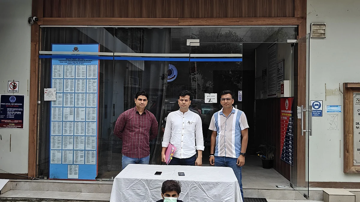 दिल्ली में साइबर ठग गिरफ्तार