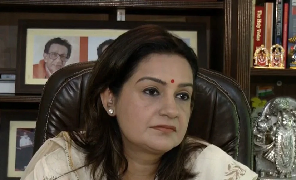 'डेमोक्रेसी का ड्रामा करने वाले हमें लेक्चर नहीं दे सकते', प्रियंका चतुर्वेदी का पीएम मोदी पर निशाना