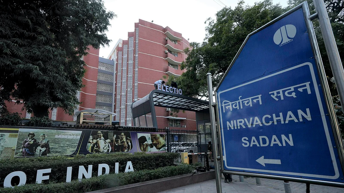 चुनाव आयोग अपनी ही चाल में फंसा! उसे कैसे पता शिकायतें गलत फॉर्मेट में हैं, जबकि शिकायत न मिलने का किया था दावा