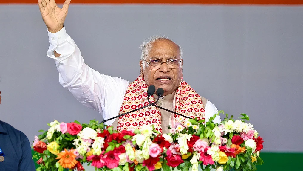 असम की BJP सरकार भ्रष्टाचार में लिप्त, सीएम अब जेलों की मरम्मत करवाएं, क्योंकि उन्हें वहीं रहना होगाः खड़गे