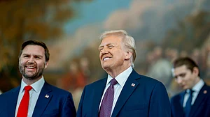 अर्थजगतः अमेरिका 150 से ज्यादा देशों पर एक समान टैरिफ लागू करेगा और भारतीय शेयर बाजार लुढ़का