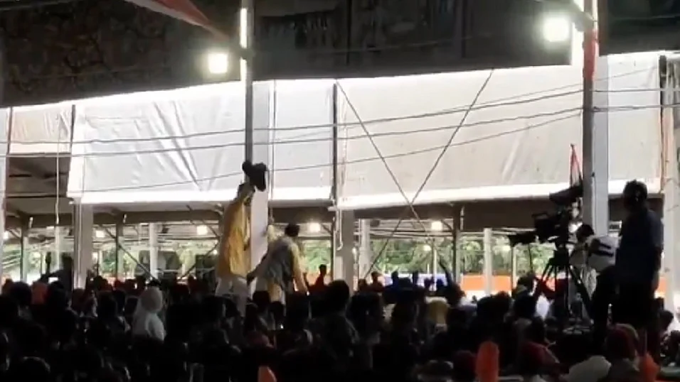 पीएम मोदी को मोतिहारी रैली में दिखाए गए काले झंडे, पुलिस ने तीन लोगों को हिरासत में लिया