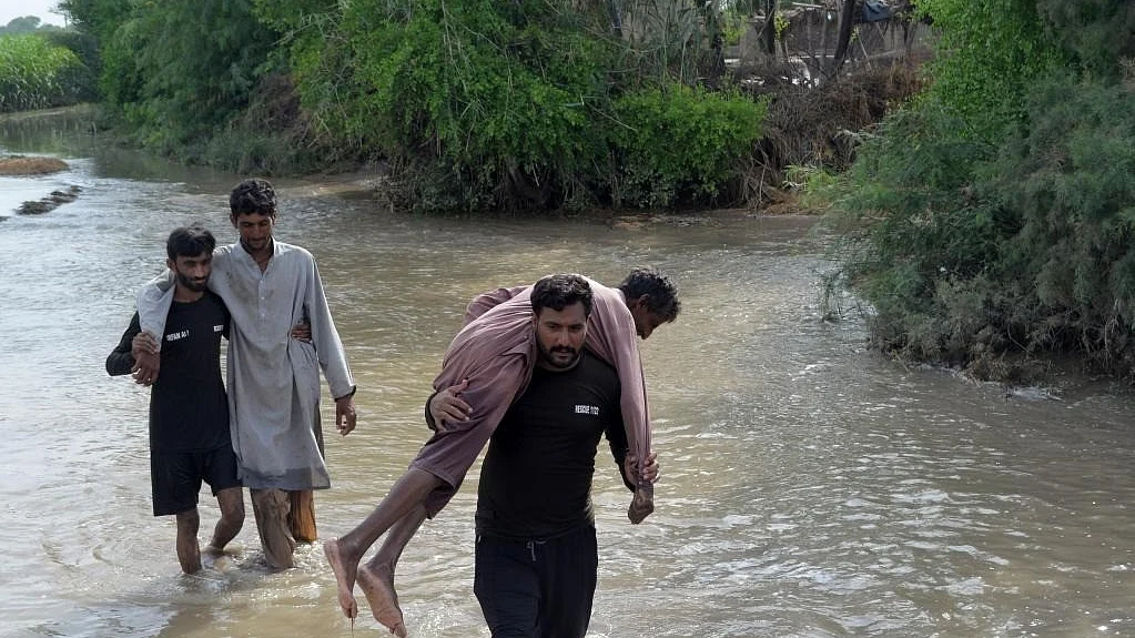 पाकिस्तान के पंजाब में बारिश और बाढ़ से भारी तबाही