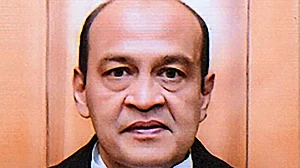 '100 से अधिक सांसदों ने न्यायमूर्ति वर्मा के खिलाफ प्रस्ताव लाने के लिए नोटिस पर हस्ताक्षर किए'
