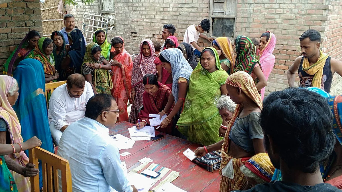 बिहार में मतदाता पुनरीक्षण को लेकर लोगों में जबरदस्त बेचैनी है