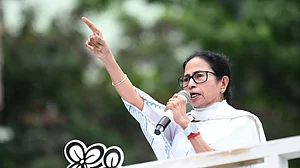 ममता बनर्जी का बीजेपी पर बड़ा हमला, कहा- मोदी सरकार पर अमेरिकी राष्ट्रपति का 'नियंत्रण'