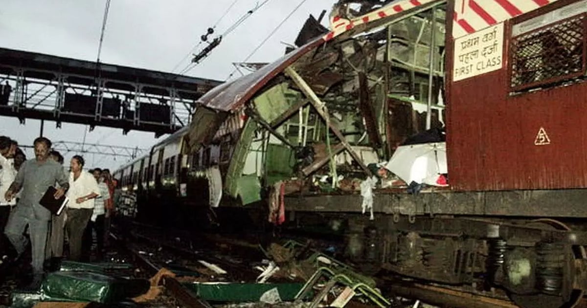 2006 मुंबई ट्रेन ब्लास्ट केस: सबूतों के अभाव में सभी 12 आरोपी बरी, हाईकोर्ट बोला- सरकारी वकील दोष साबित करने में नाकाम