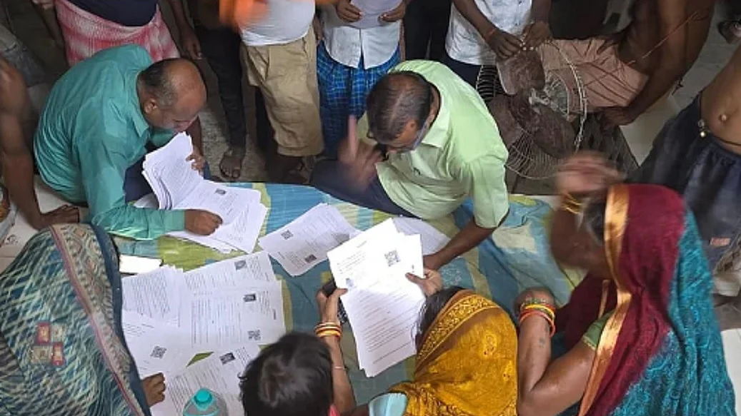 चुनाव आयोग का दावा- बिहार में 50 लाख से ज्यादा वोटर नहीं मिले घर पर, 18 लाख मृत पाए गए, कट सकते हैं इनके नाम