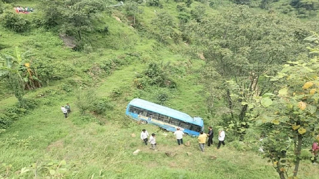 हिमाचल प्रदेश के मंडी में राज्य परिवहन की बस खाई में गिरी, 7 की मौत, सीएम सुक्खू ने जताया दुख