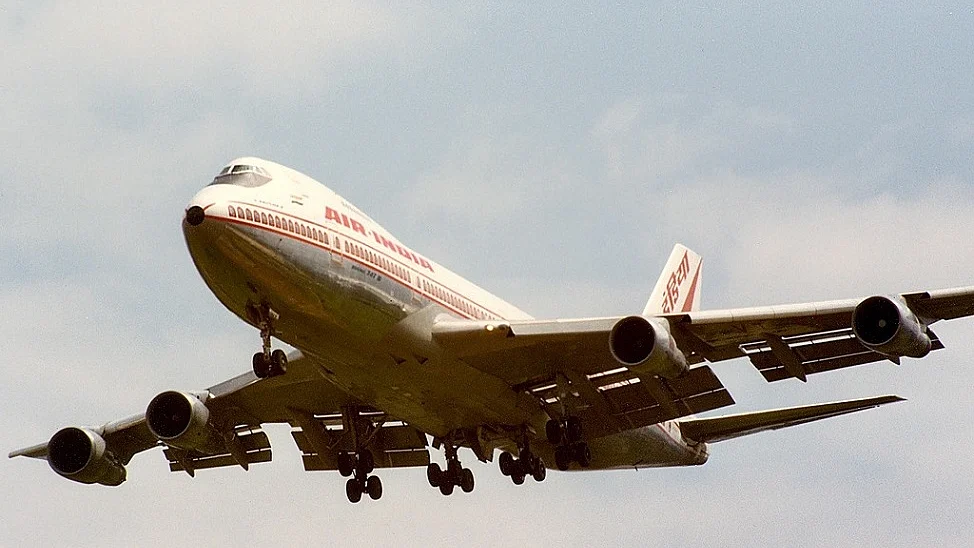 DGCA ने सुरक्षा नियम उल्लंघन पर एयर इंडिया को भेजा नोटिस, कर्मचारियों की ट्रेनिंग में अनदेखी का आरोप