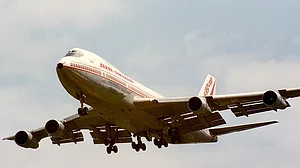 DGCA ने सुरक्षा नियम उल्लंघन पर एयर इंडिया को भेजा नोटिस, कर्मचारियों की ट्रेनिंग में अनदेखी का आरोप