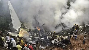 रूस में प्लेन क्रैश, क्रू मेंबर समेत 49 यात्री सवार थे, सभी के मारे जाने की आशंका