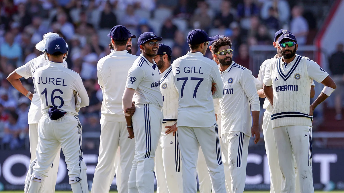 चौथे टेस्ट मैच के दौरान बात करते हुए टीम इंडिया के खिलाड़ी 