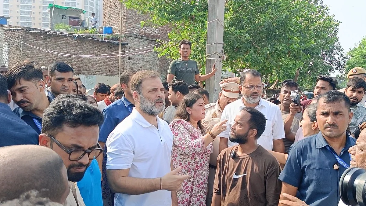 राहुल गांधी ने डिमोलिशन के दौरान प्रभावित हुए लोगों से मुलाकात की और उनकी समस्याएं सुनीं