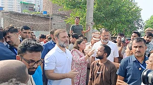 राहुल गांधी ने दिल्ली के जेलर वाला बाग और वजीरपुर इलाकों का दौरा किया, डिमोलिशन प्रभावित परिवारों की समस्याएं सुनीं