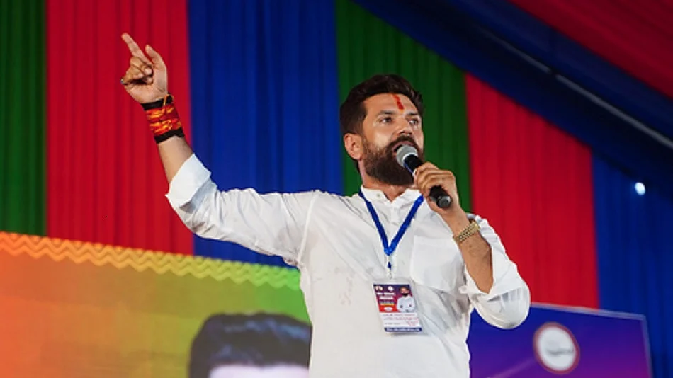 चिराग ने अपनी ही NDA सरकार पर फिर साधा निशाना, बोले- प्रशासन अपराधियों के सामने नतमस्तक, JDU का पलटवार