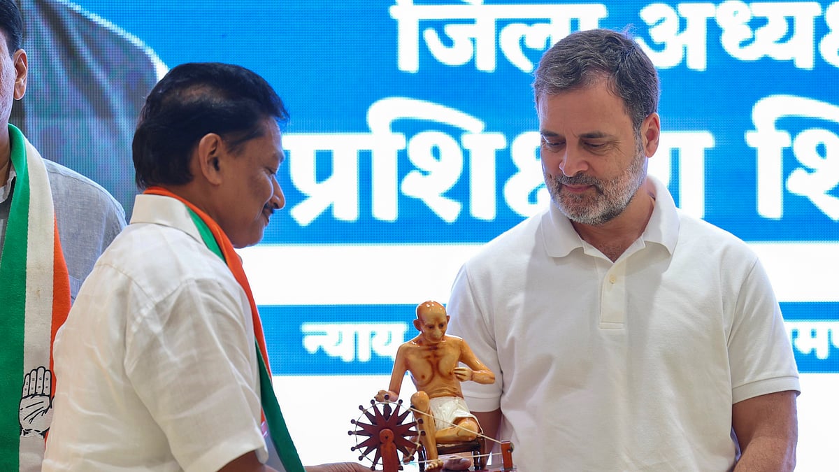राहुल गांधी ने गुजरात का एक दिवसीय दौरा किया