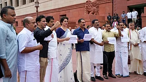 छत्तीसगढ़ में ननों की गिरफ्तारी पर कांग्रेस का संसद में प्रदर्शन, प्रियंका गांधी बोलीं- ये अल्पसंख्यकों पर सीधा हमला