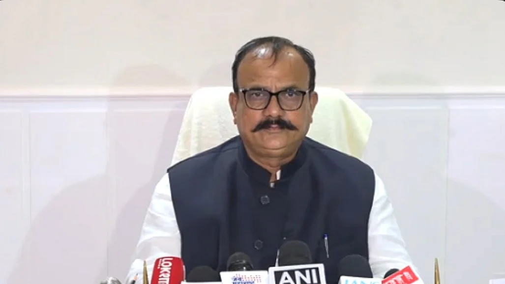 महाराष्ट्र में रमी खेलने वाले मंत्री को खेल विभाग मिला, कांग्रेस बोली- यह सरकार बेशर्म और रीढ़विहीन