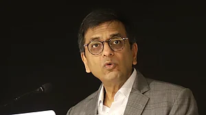 पूर्व CJI चंद्रचूड़ ने खाली किया आधिकारिक आवास, रिटायरमेंट के  आवास खाली न करने पर हुआ था काफी विवाद