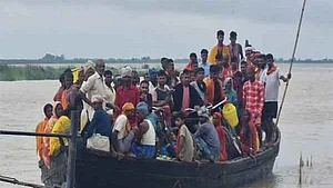 झारखंड में नाव हादसा: साहिबगंज में 31 लोगों से भरी नाव पलटी, चार युवक लापता, एक की मौत