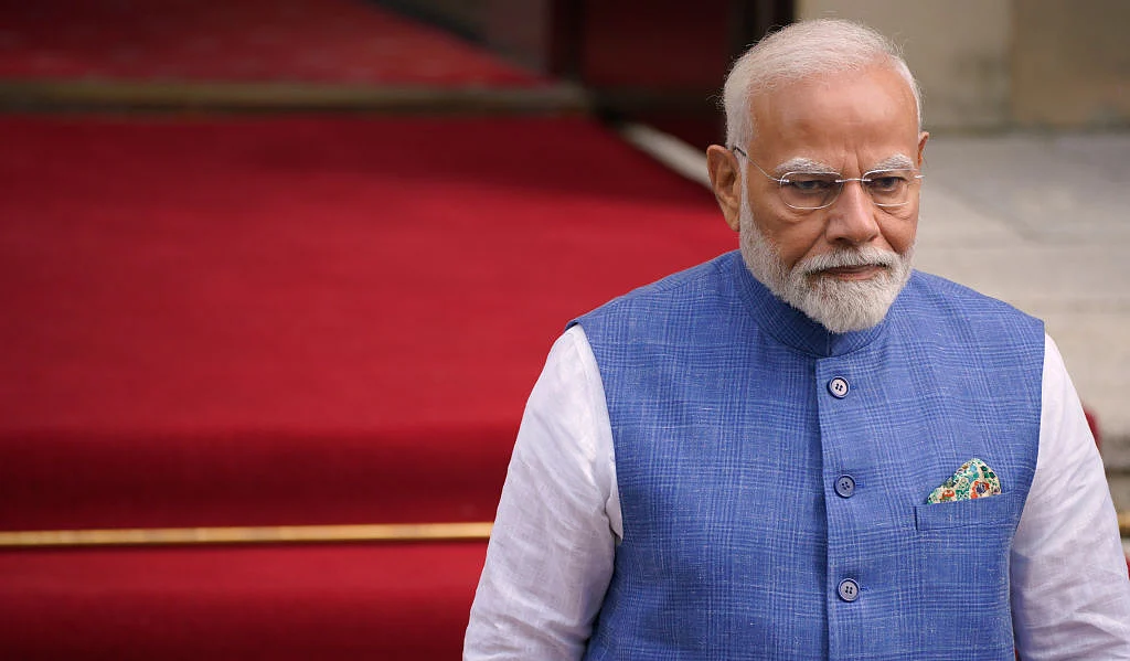 भारतीय प्रवासी भी अब मोदी सरकार के निशाने पर, मोदीराज की नीतियों के तहत भारतीय प्रवासी झेल रहा है निगरानी!
